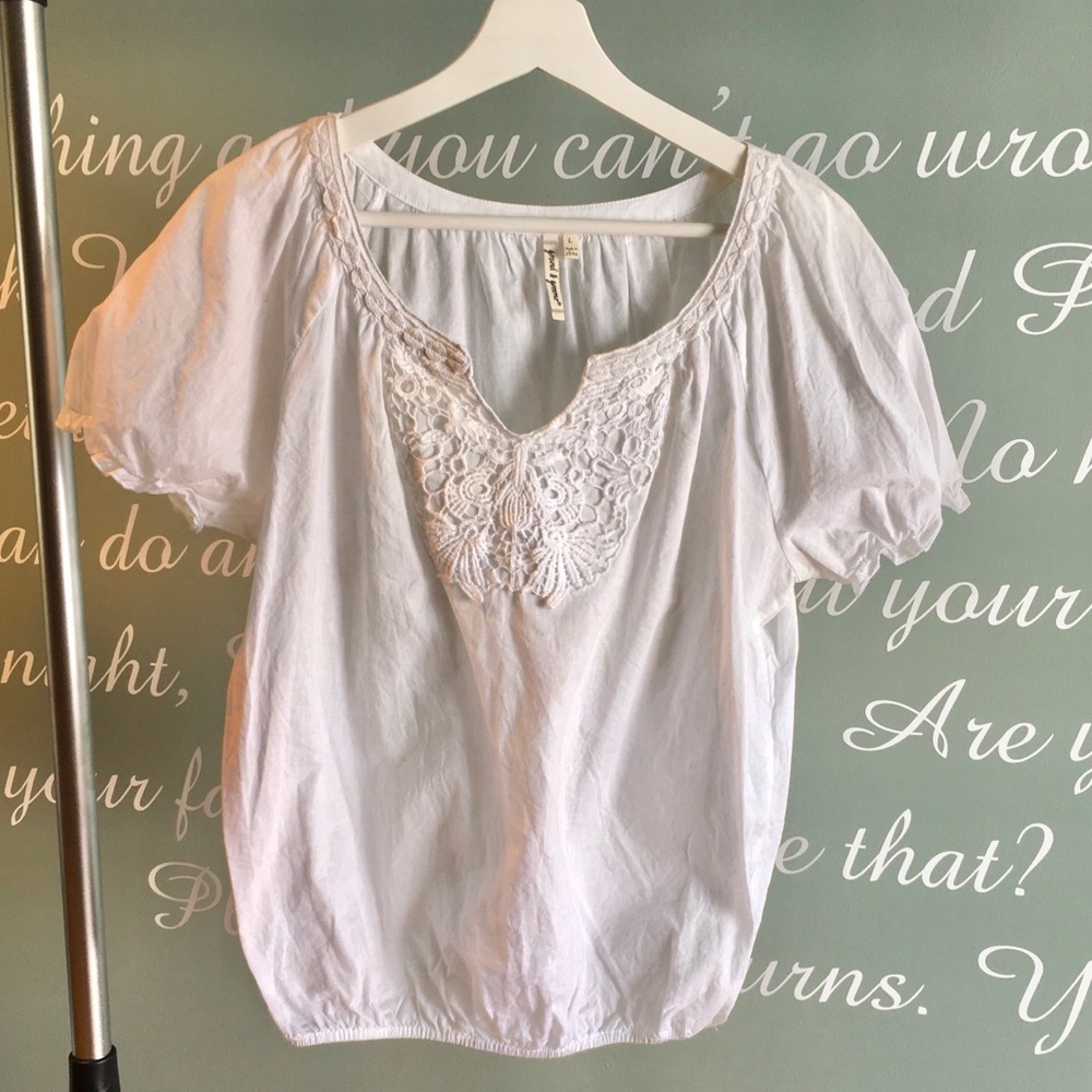 GRAND & GREEN WHITE LACE DETAIL TOP